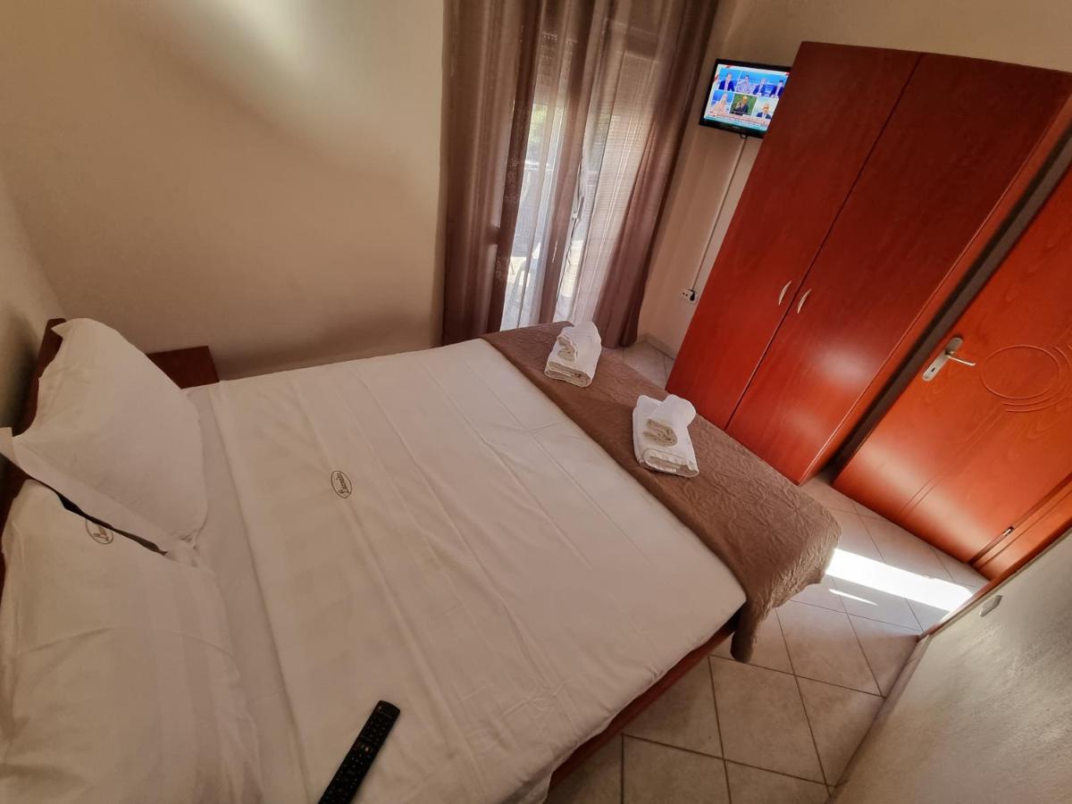 Premium Suites Ofrínion Buitenkant foto