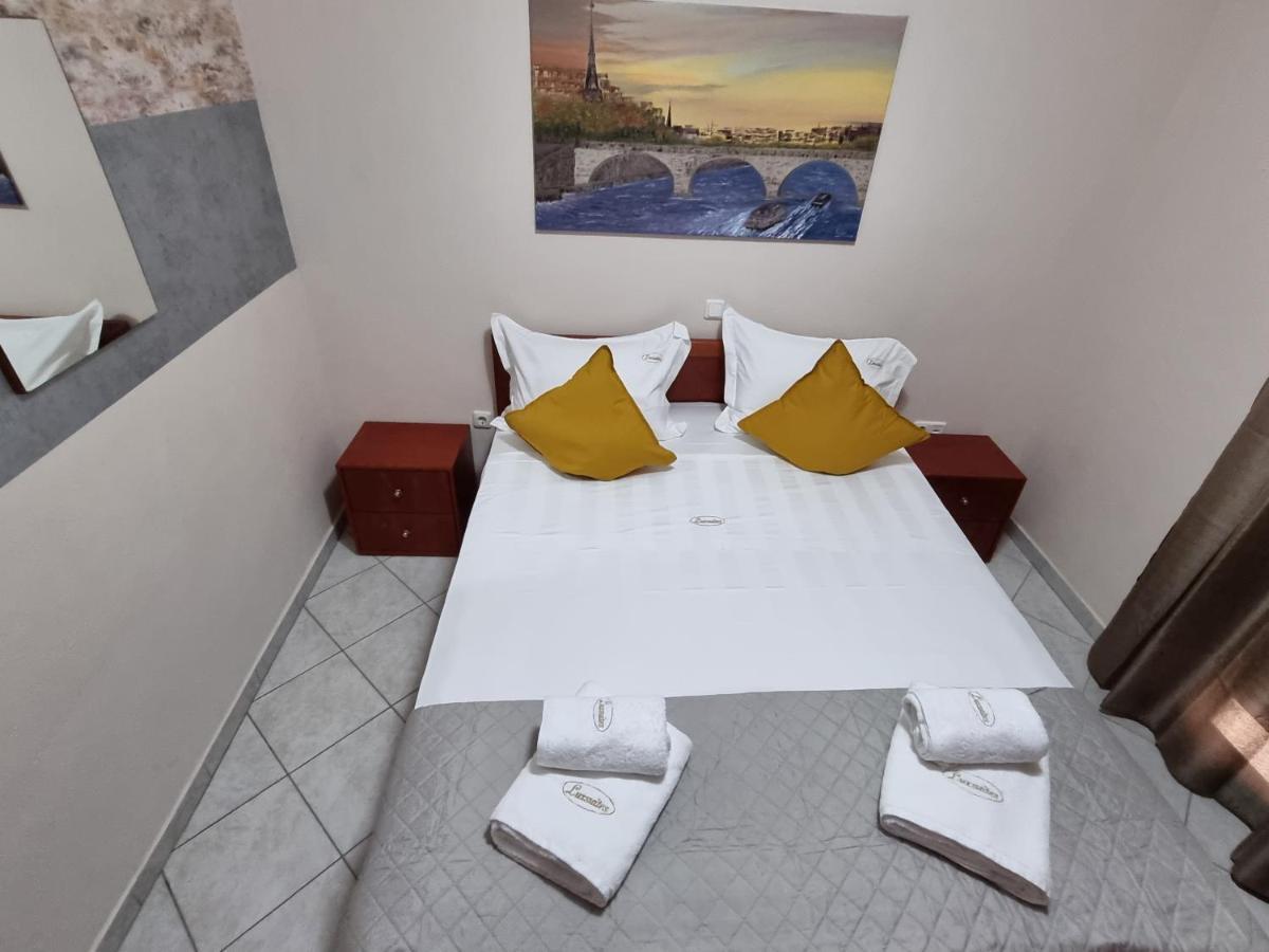 Premium Suites Ofrínion Buitenkant foto