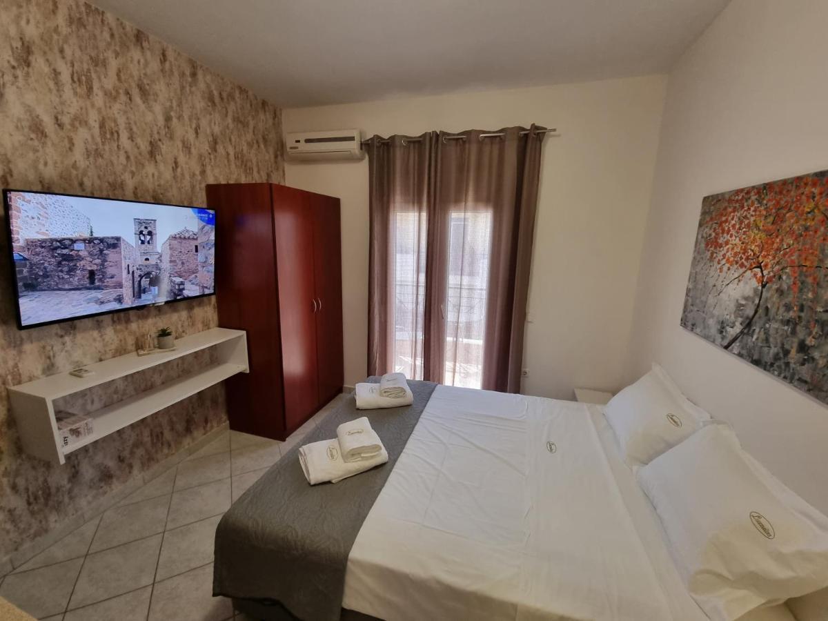 Premium Suites Ofrínion Buitenkant foto