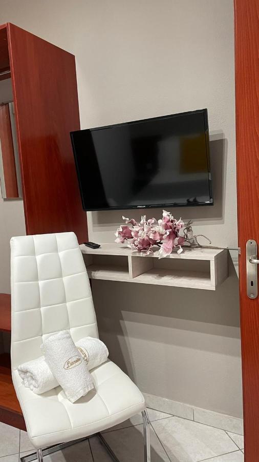 Premium Suites Ofrínion Buitenkant foto
