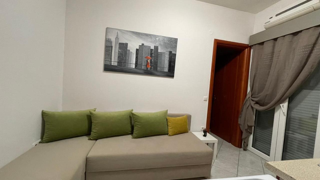 Premium Suites Ofrínion Buitenkant foto